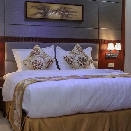 The 40Th Pearl Hotel Suites เจดดาห์ ภายนอก รูปภาพ
