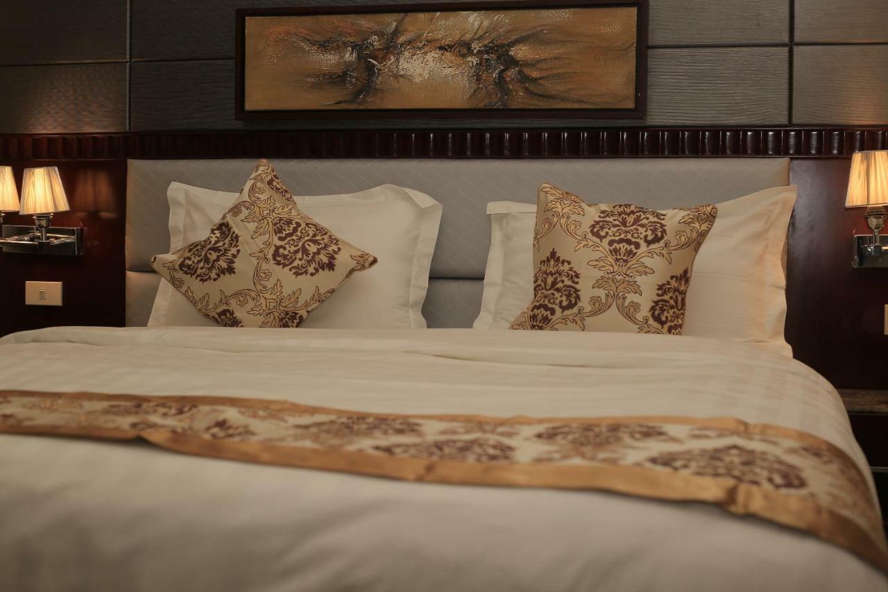 The 40Th Pearl Hotel Suites เจดดาห์ ภายนอก รูปภาพ