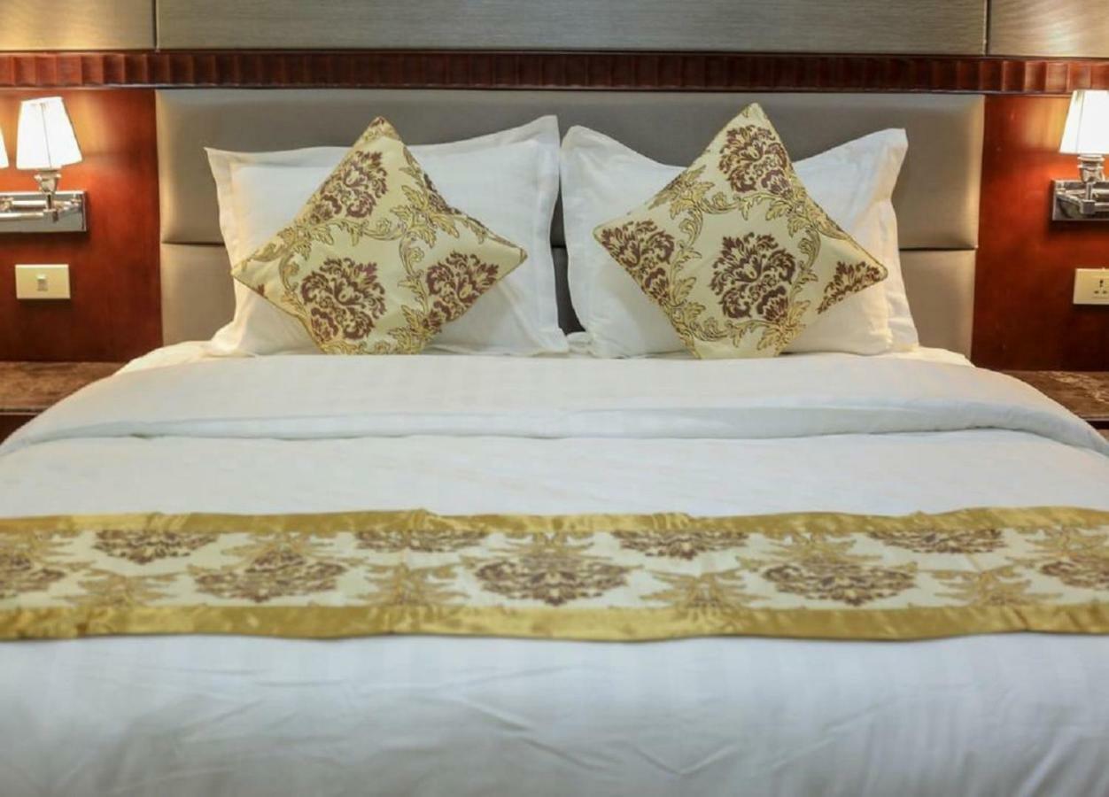 The 40Th Pearl Hotel Suites เจดดาห์ ภายนอก รูปภาพ