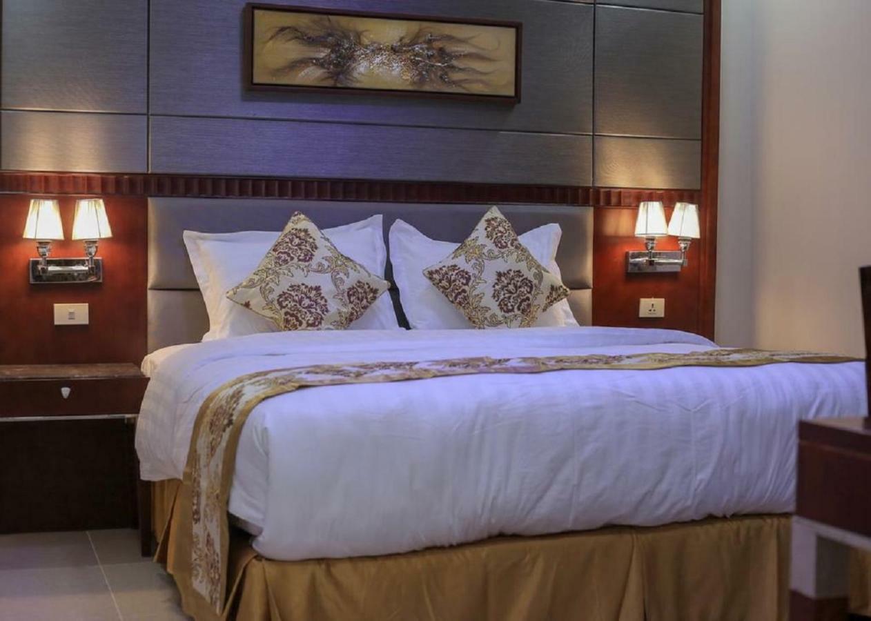 The 40Th Pearl Hotel Suites เจดดาห์ ภายนอก รูปภาพ