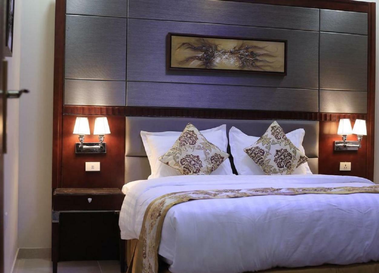 The 40Th Pearl Hotel Suites เจดดาห์ ภายนอก รูปภาพ