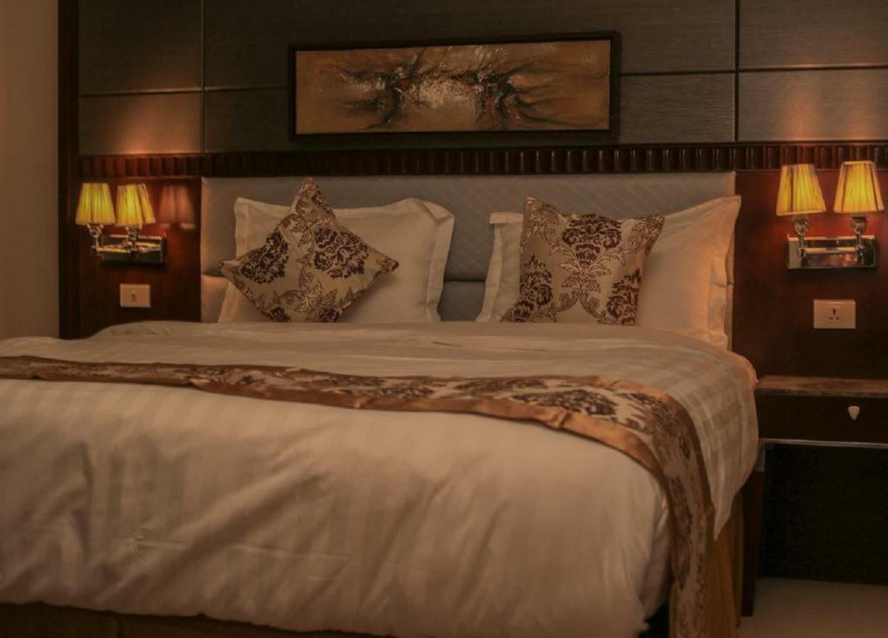The 40Th Pearl Hotel Suites เจดดาห์ ภายนอก รูปภาพ