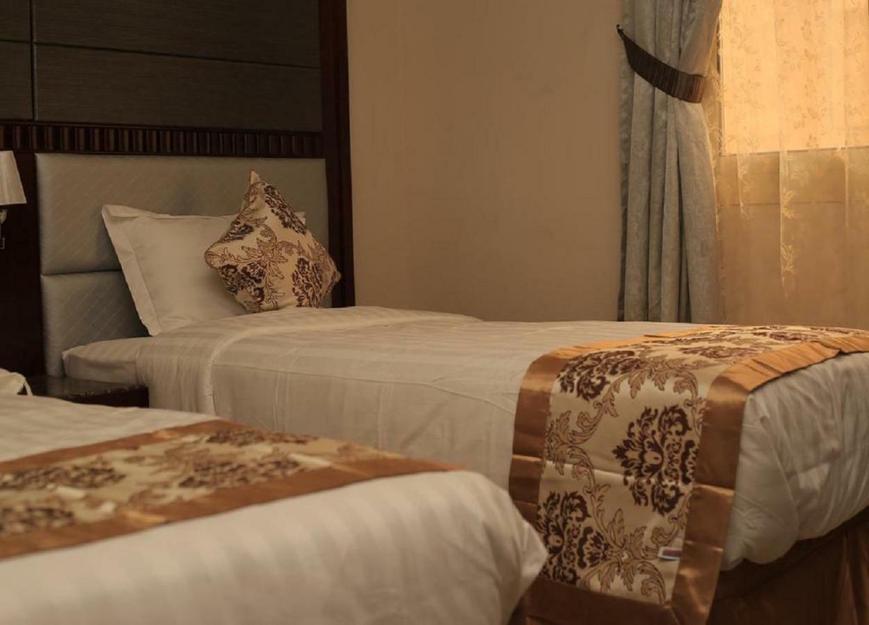 The 40Th Pearl Hotel Suites เจดดาห์ ภายนอก รูปภาพ